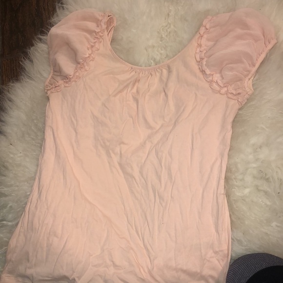 Light pink tee with statement sleeve - Picture 3 of 3